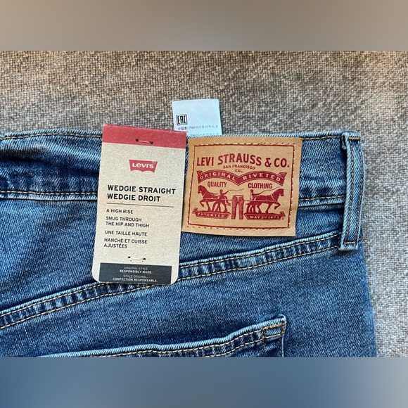 2/$50 BNWT Levi’s Plus Wedgie Straight Jean - Picture 4 of 7